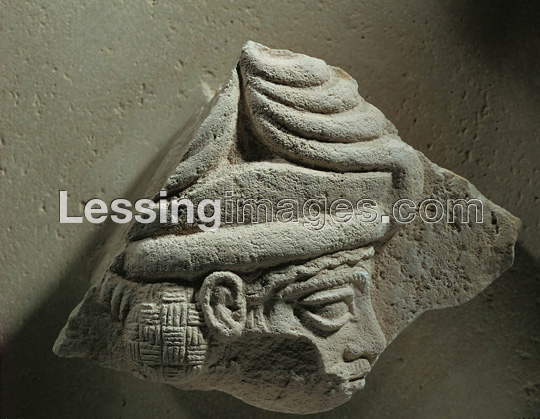 King Anu and his royal descendants wearing the crown of Earth's animal horns