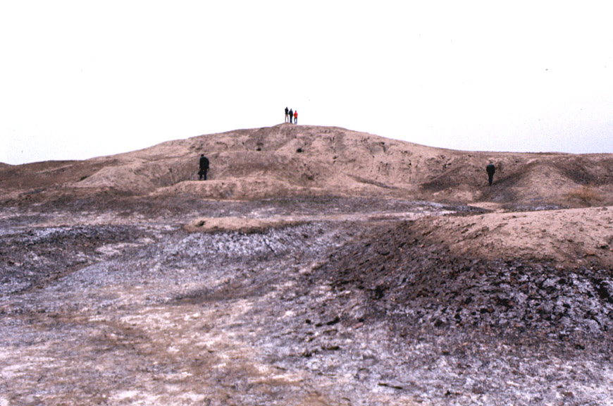 2b - city of Sippar with Utu's mud brick-built ziggurat - house, Sippar after the Great Flood & thousands upon thousands of years of erosion, etc., many artifacts were discovered here, a time when the gods walked & talked with earthlings