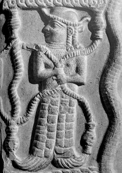 1c - Ninhursag, entwined symbol of her DNA mixing experiments to fashion workers, Ninhursag was to alieve their need for workers